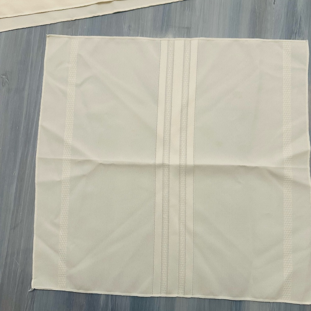 5 Elegant Cream Linen Napkins
